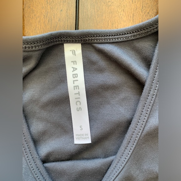 Fabletics cropped tank. - Picture 4 of 4